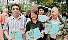 一眾大元街市商戶出席典禮，見證街市踏入摩登新世代。
Tenants of Tai Yuen Market attended the opening ceremony and witnessed the fresh market embarking on a new era.