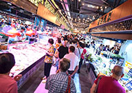 新街市凝聚社區
舊機場重現逸東
New Market at Yat Tung
Reminiscent of Old Hong Kong