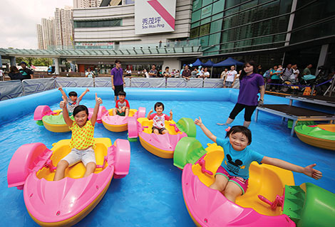 秀茂坪商場
水花激戰迎夏日
Sau Mau Ping Shopping Centre 
Turns into a Fun-Filled
Water Party