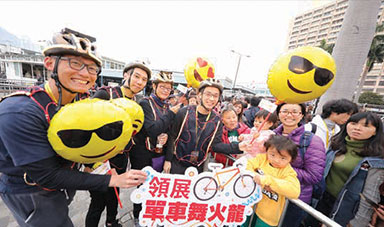 「領展單車舞火龍」再登國際匯演 鬧市發放正能量

Link Bike Dragon Dance Shares Messages of Love

at the Chinese New Year Night Parade
