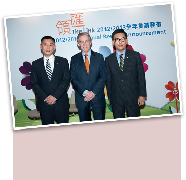 領匯主席蘇兆明(中)、行政總裁王國龍(右)及首席財務總監張利民(左)。
Nicholas Sallnow-Smith, Chairman of The Link (middle), George Hongchoy, CEO of The Link (right) and Andy Cheung, CFO of The Link (left).