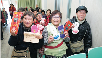 Link’s Volunteers Reach Out 
to the Elderly and Children
領展「愛‧匯聚」外展計劃關顧長者兒童