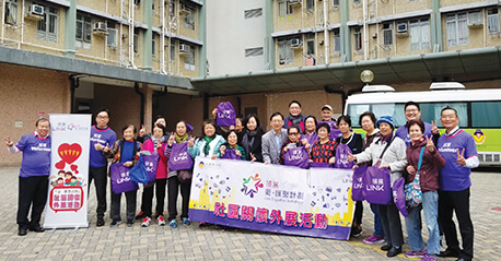 Promoting Primary Healthcare
with Mobile Medical Service
流動中醫車 2,000長者受惠