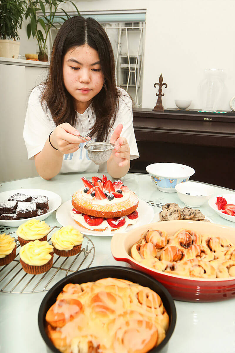 Due to the pandemic, many famililies that used to eat out have learned to cook. Many people have gone beyond their boundaries and developed a new interest in cooking.