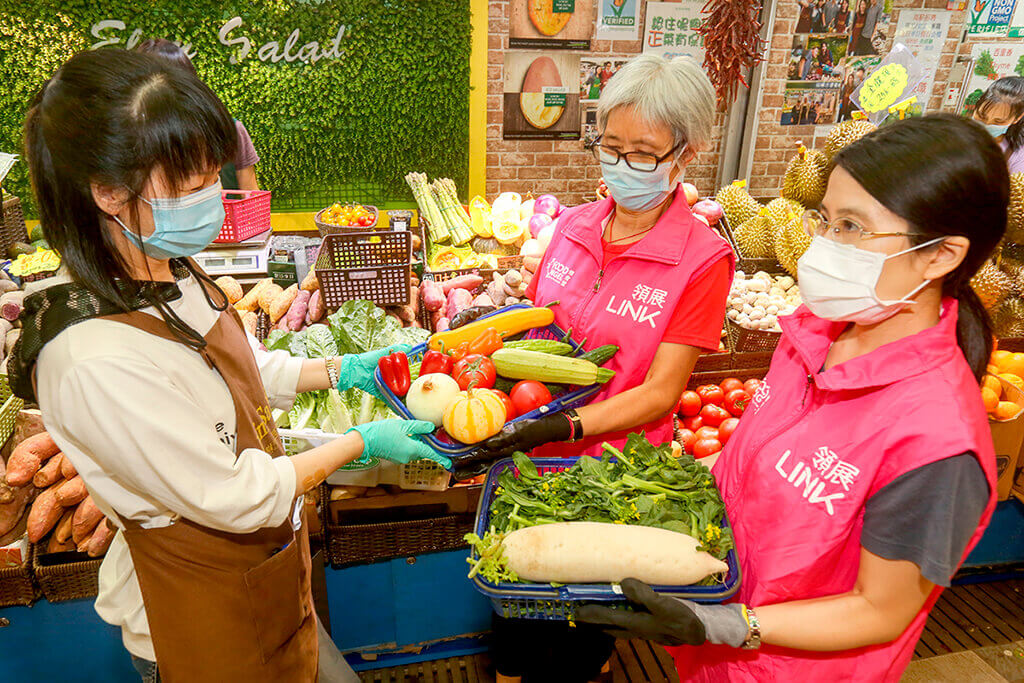 Many Link's fresh market tenants had already been advocating the notion of "waste no food" by donating edible surplus food to Food Angel to benefit underprivileged communities in Hong Kong. Some of these kind-hearted tenants at Lok Fu Market share their thoughts behind donating food in this issue of Channel 823.